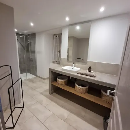Semesterbostad 4-bedroom With Pool In Lot Milhac