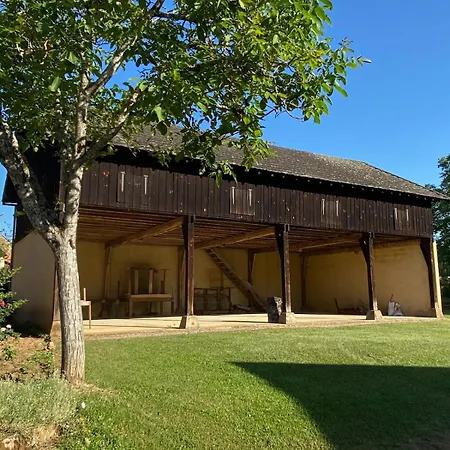 Semesterbostad 4-bedroom With Pool In Lot Milhac
